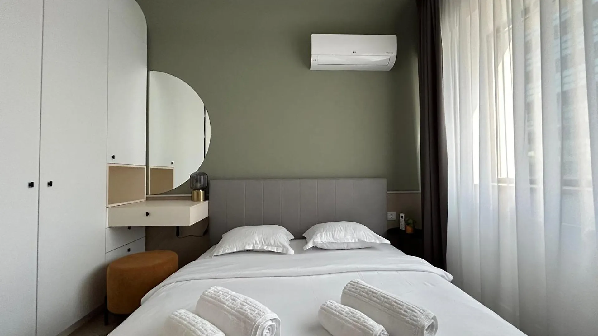 Exclusive Apartment With Private Parking & Balcony - 01 Bucharest