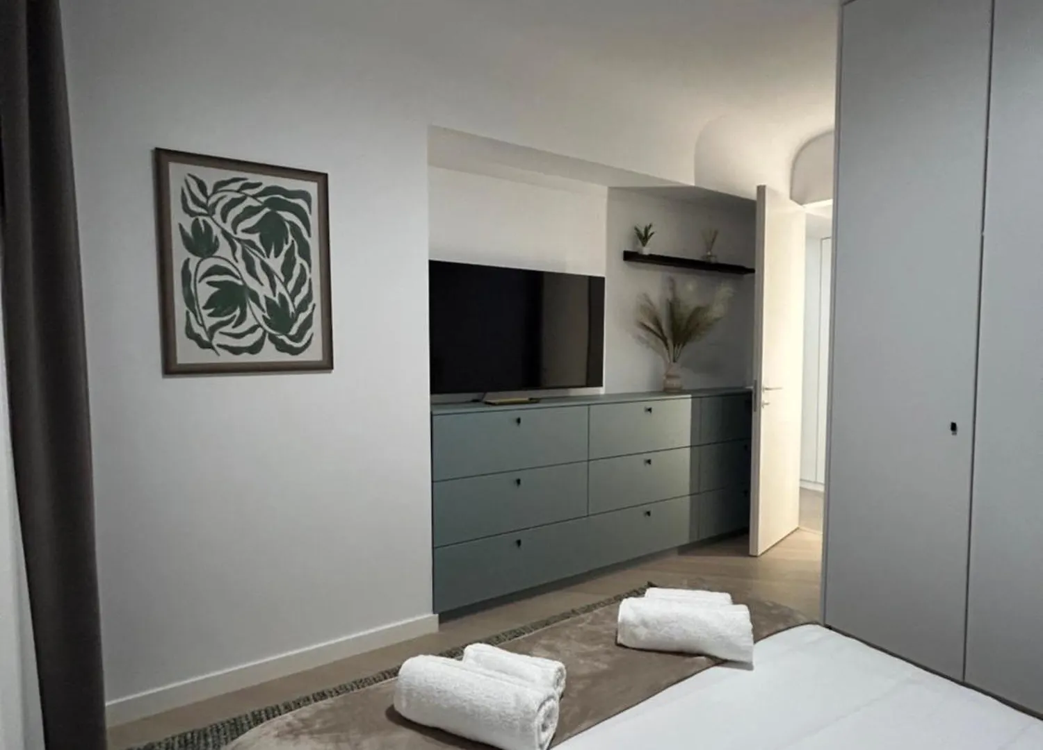 Exclusive Apartment With Private Parking & Balcony - 01 Bucharest