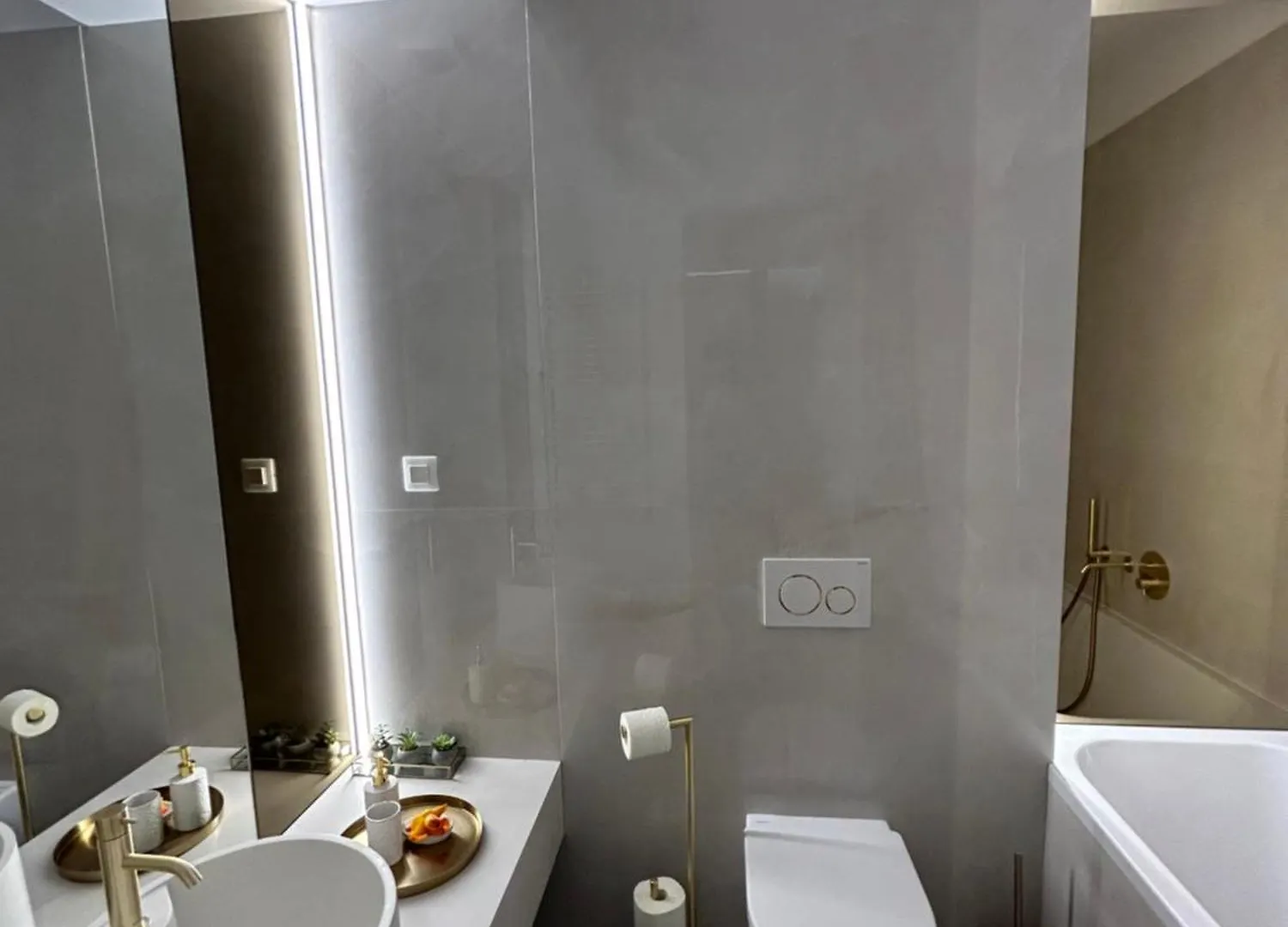 Exclusive Apartment With Private Parking & Balcony - 01 Bucharest
