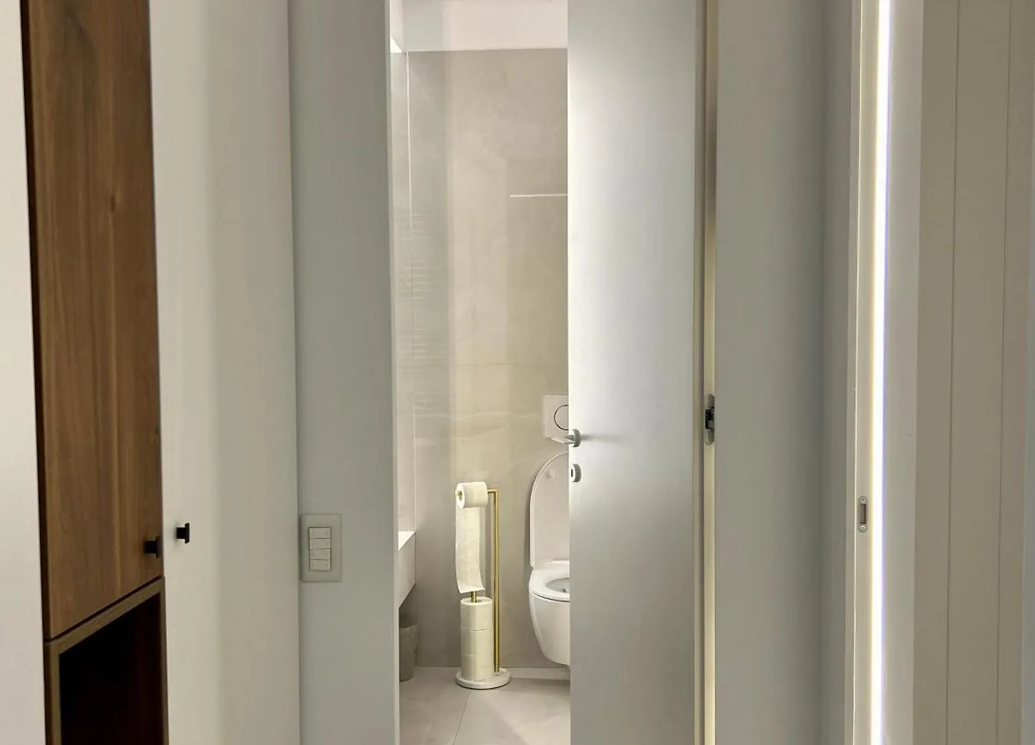 Exclusive Apartment With Private Parking & Balcony - 01 Bucharest 0*,