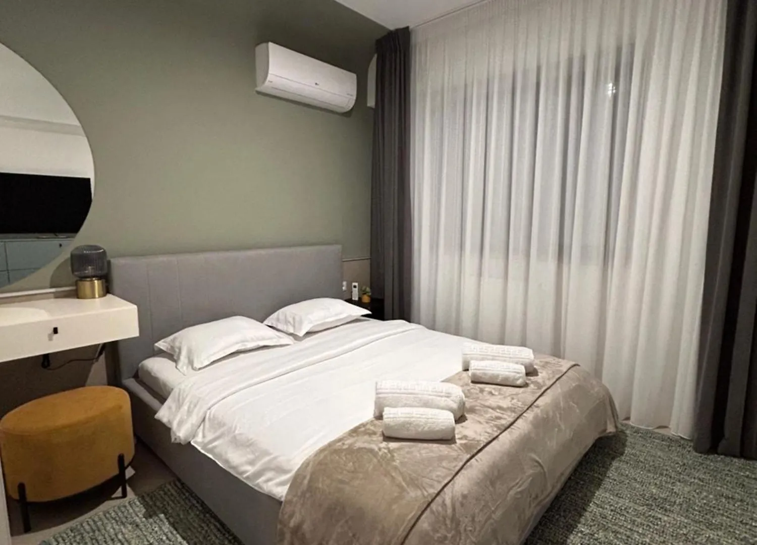 Exclusive Apartment With Private Parking & Balcony - 01 Bucharest 0*,  Romania
